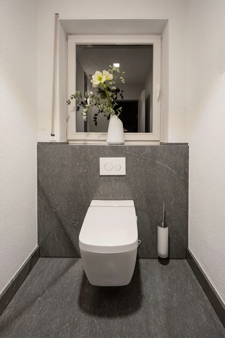 Badezimmer mit Stein