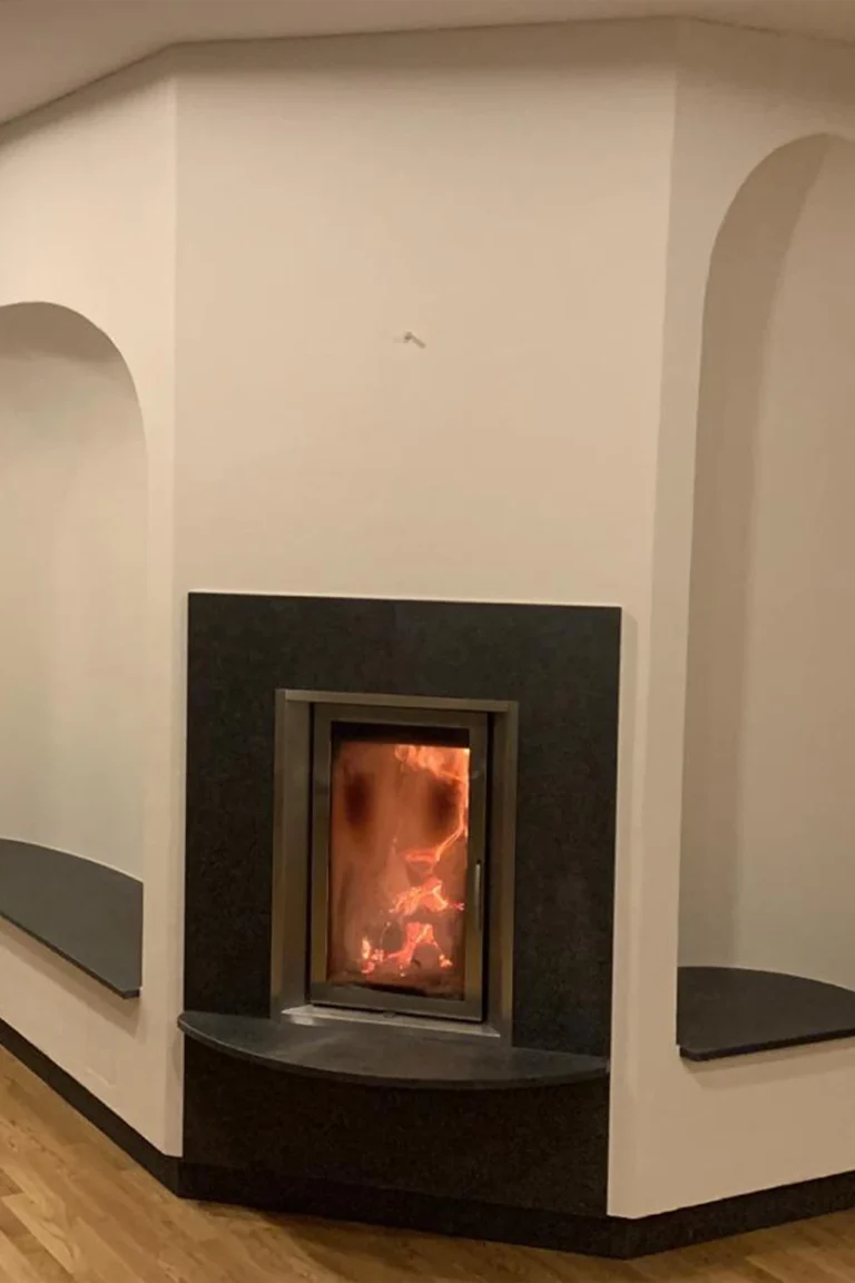 Kaminverkleidung mit Stein