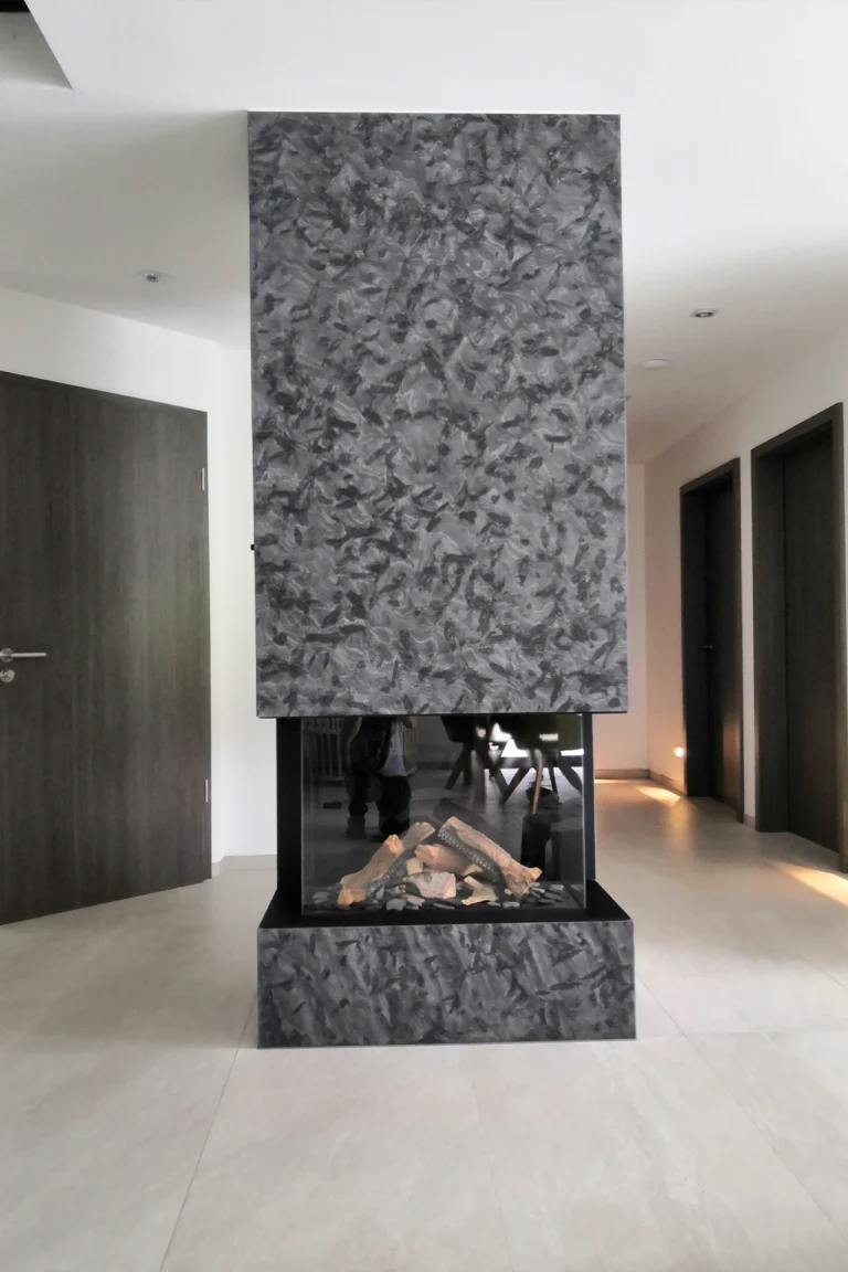 Kaminverkleidung mit Stein